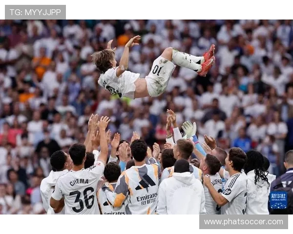 皇马娱乐场:结合皇马元素的创新游戏设计,带来沉浸式的足球娱乐体验 皇马娱乐场:结合皇马元素的创新游戏设计,带来沉浸式的足球娱乐体验